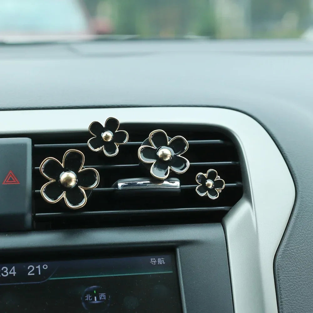 4Pcs/Set Car Outlet Vent Perfume Clips Car Air Freshener Conditioning Aromatherapy Small Daisy Interior Decoration Accessories